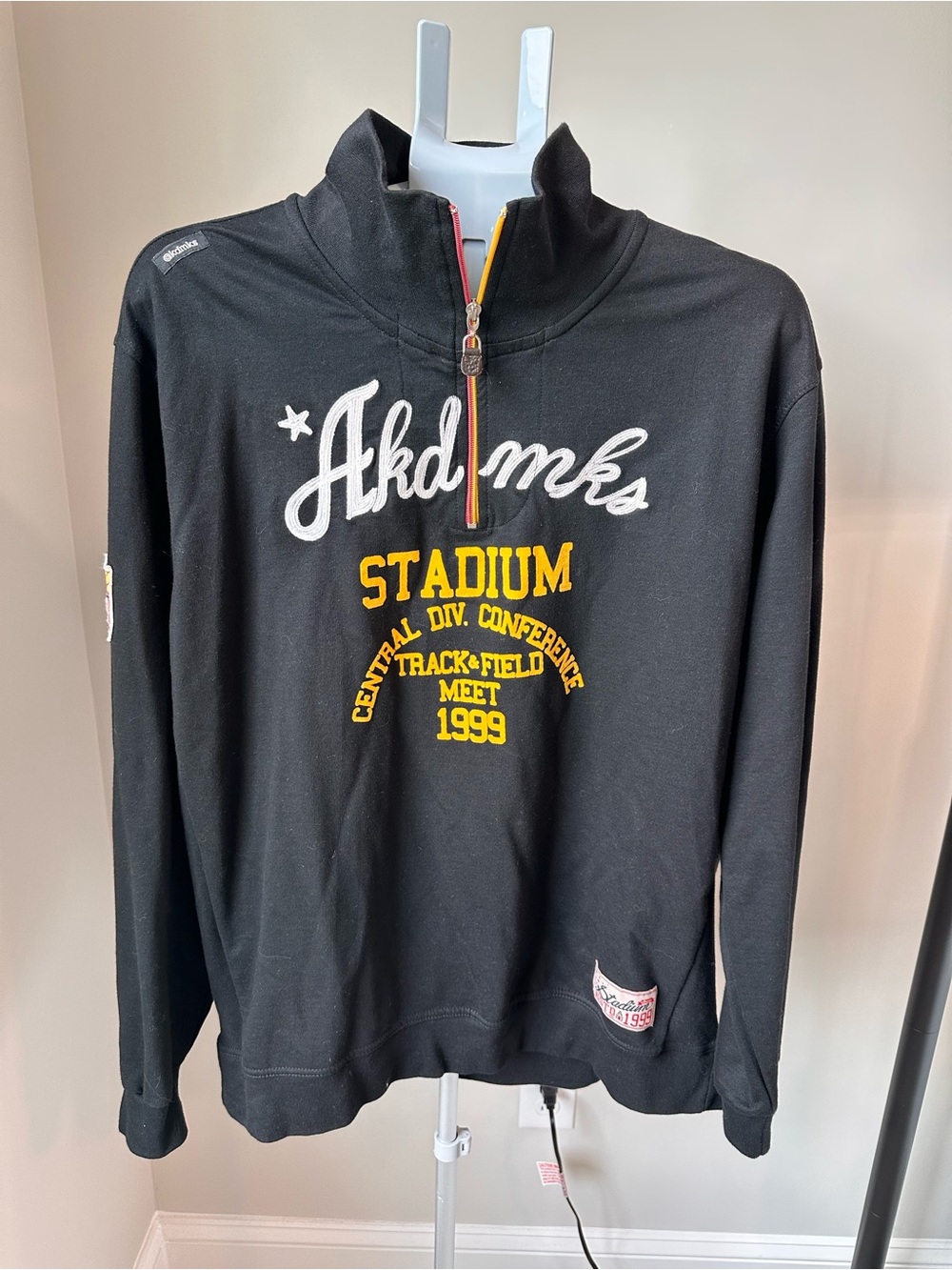 Akademiks Stadium Division Embroidered Quarter Zip Pullover Track & Field XL Men